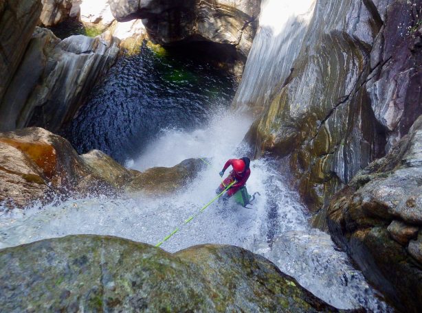 Abseilstelle im Canyon Giumaglio im Tessin 