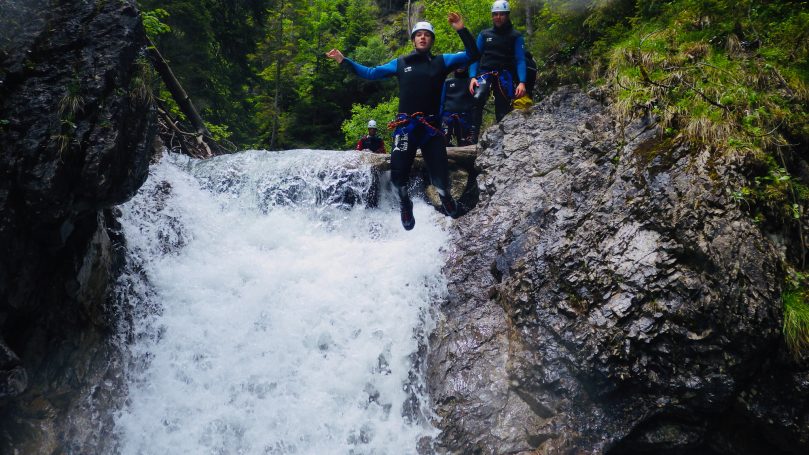 Sprung beim Canyoning Hochalp im Lechtal